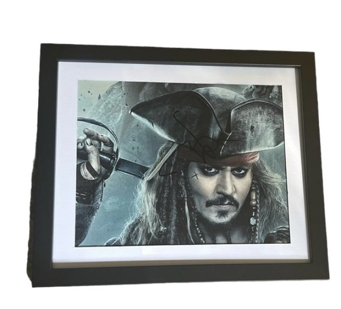 Fotografia Johnny Depp - Capitano Jack Sparrow - Autografata e incorniciata