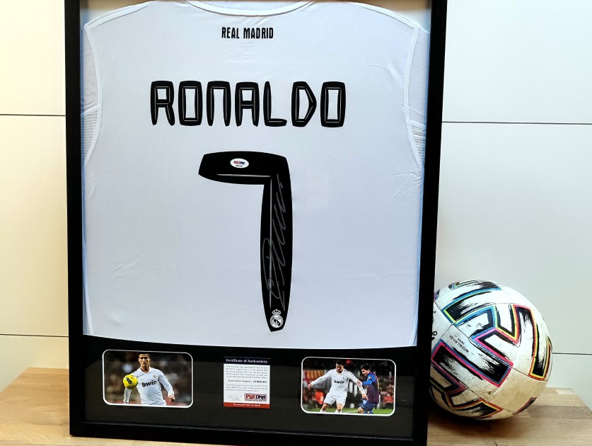 Maglia Real Madrid 2010/11 di Cristiano Ronaldo firmata e incorniciata