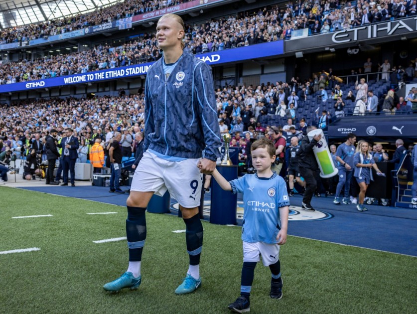 Esperienza della mascotte del Manchester Derby Stagione 25/26