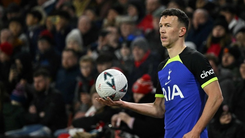 Maglia "away" Ivan Perišić Tottenham Hotspur, 2022/23 - Autografata