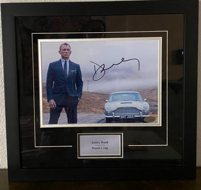 Daniel Craig Signed and Framed James Bond Picture