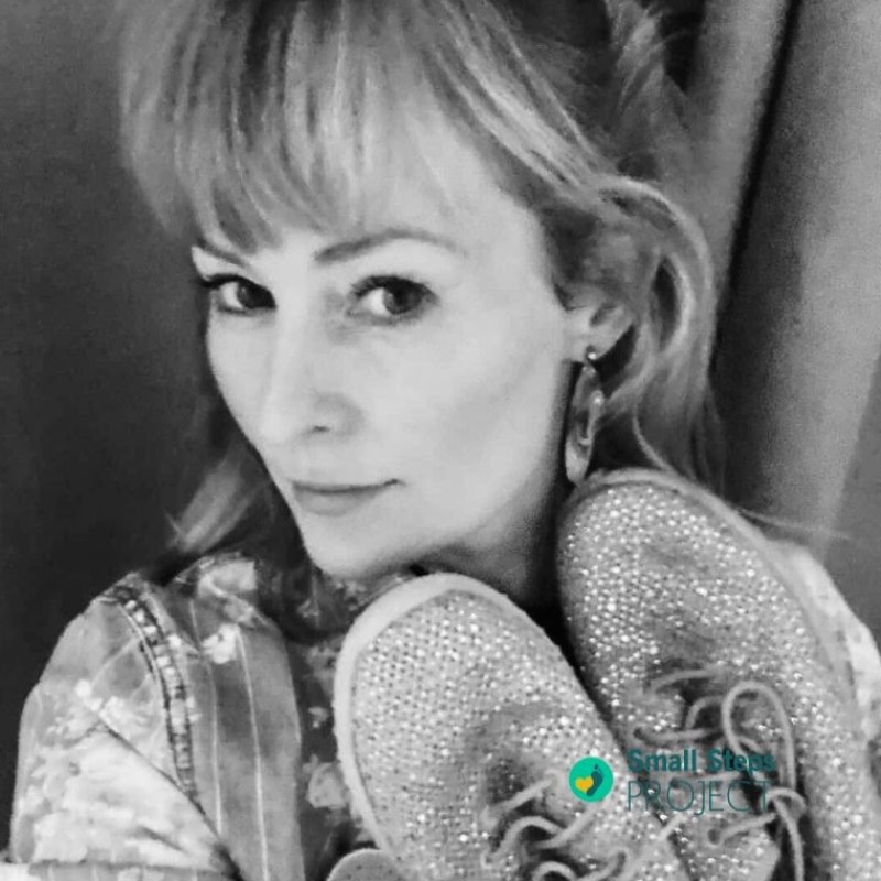 Le scarpe usurate e firmate di Jen Grant