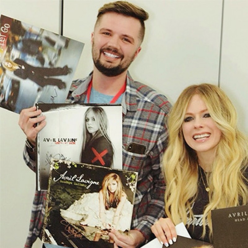 Meet Avril Lavigne in Japan