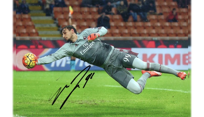 Gianluigi Donnarumma Signed Photograph