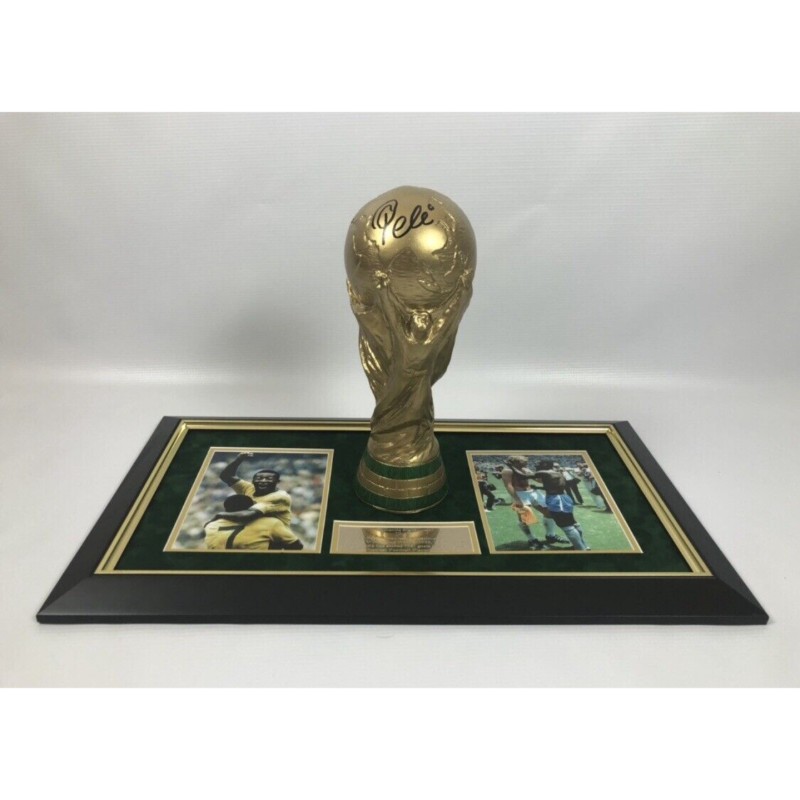 Trofeo della Coppa del Mondo firmato da Pelè