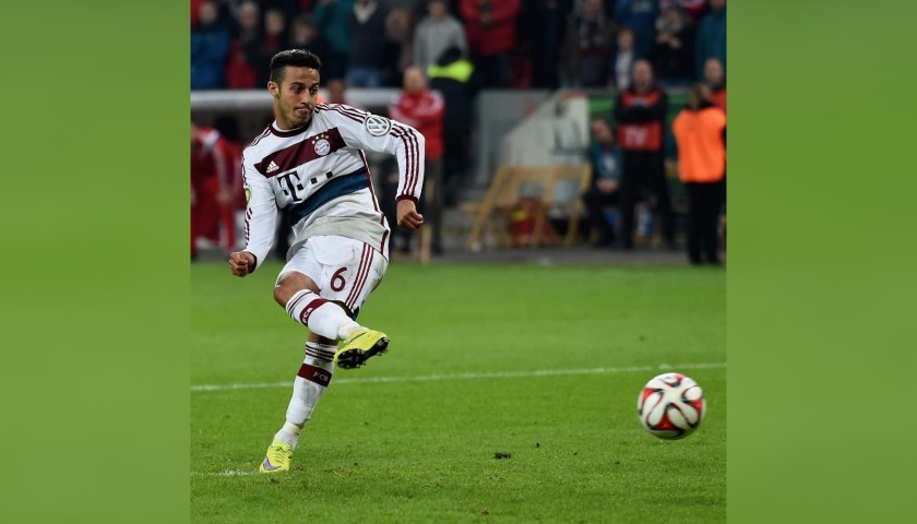 Thiago's Official Bayern Munich Signed Shirt, 2014/15