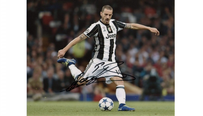 Leonardo Bonucci Signed Photograph