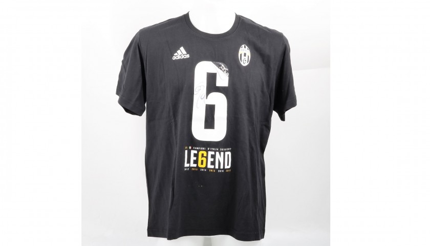 Juventus Scudetto T-shirt - Signed by Gonzalo Higuain