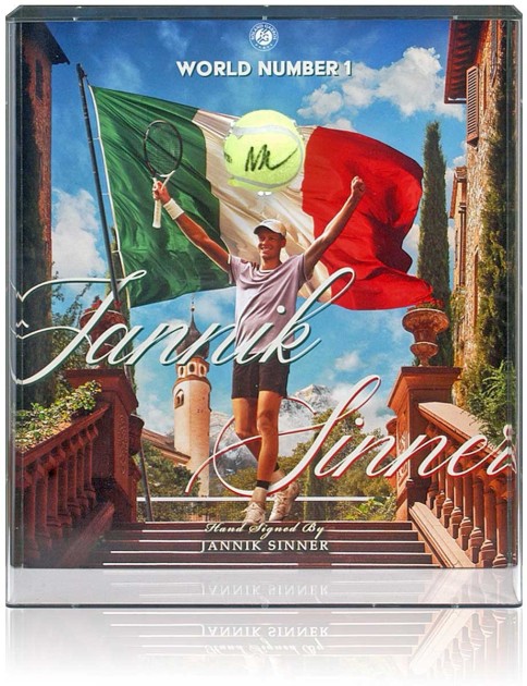 Presentazione della pallina da tennis firmata da Jannick Sinner