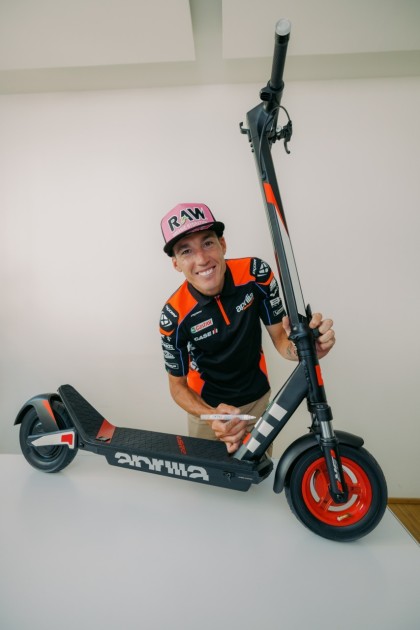 Aprilia eSR2 electric scooter signed by Aleix Espargarò