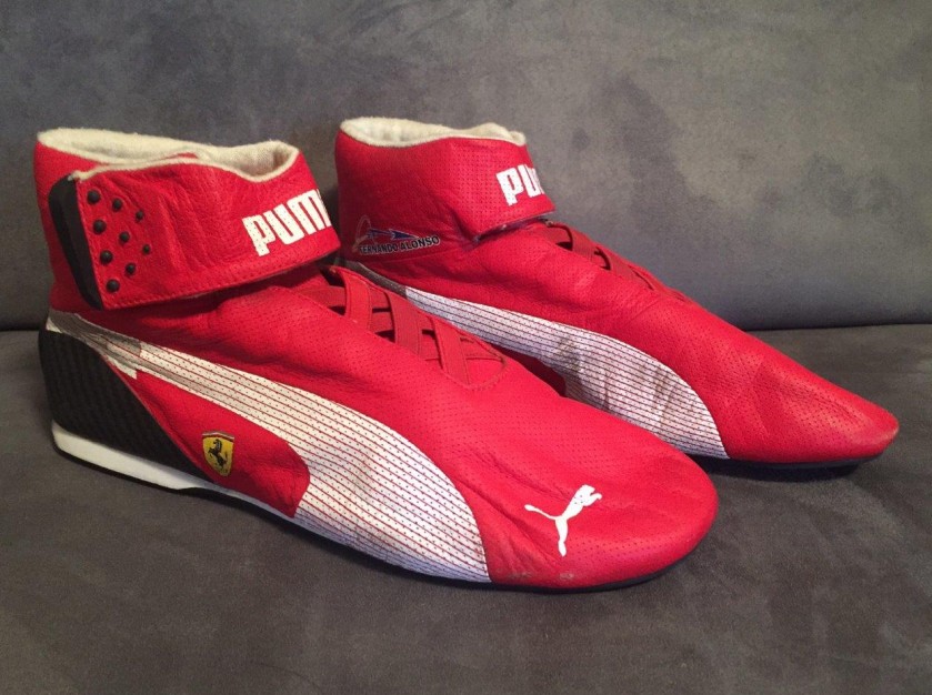 Fernando Alonso Scuderia Ferrari 2013 worn Puma Race Boots - CharityStars