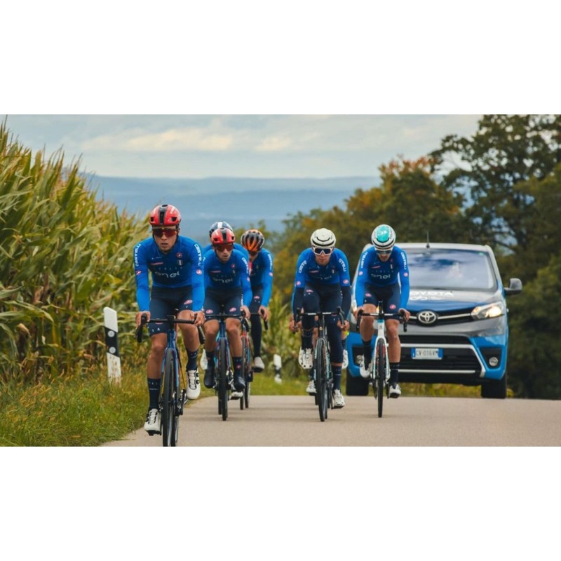 Italian National Cycling Team's Shirt - Signed by all members of the Team