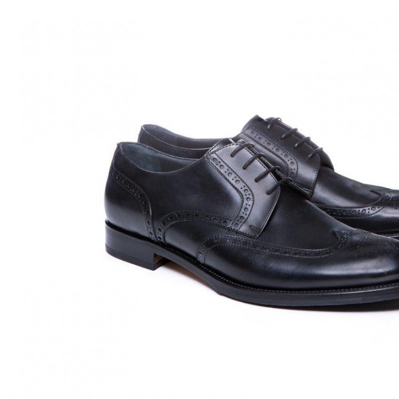 Moreschi black shoes in calfskin
