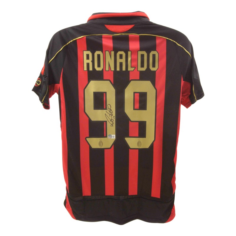 Replica della maglia del Milan firmata da Ronaldo Nazario