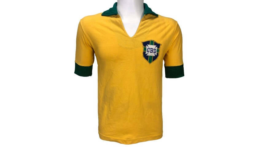 Genveje Rodet lemmer Garrincha's Brazil Worn Shirt, 1966 - CharityStars