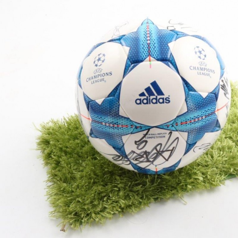 Official Champions League 15/16 ball - signed by Juventus players