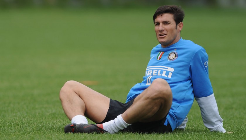 Zanetti's Signed and Worn Inter Training Sweatshirt, 2009/10