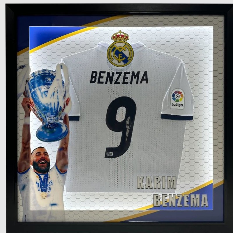 Maglia Real Madrid di Benzema firmata e incorniciata con sistema di illuminazione a LED