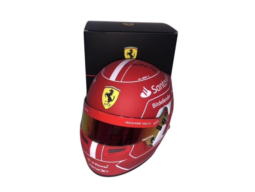 Casco in scala Leclerc Scuderia Ferrari, 2023 - Autografato