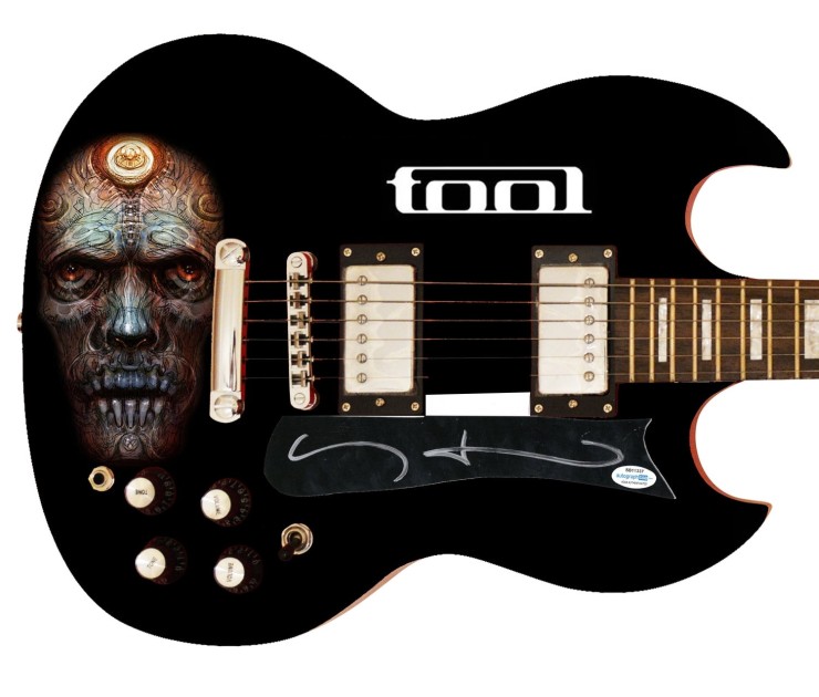 Chitarra grafica personalizzata firmata da Maynard James Keenan dei Tool