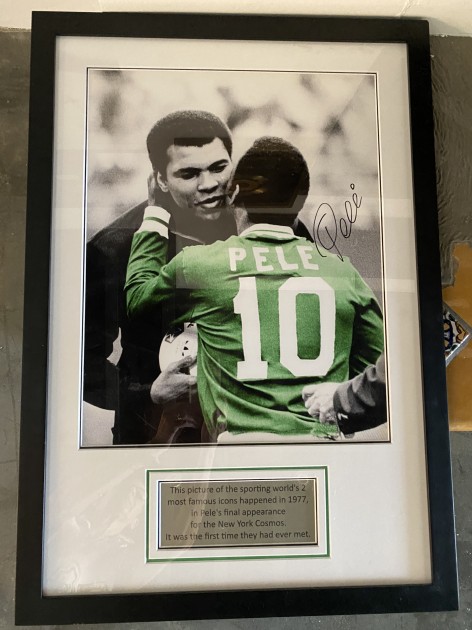 Pelé Signed and Framed Picture