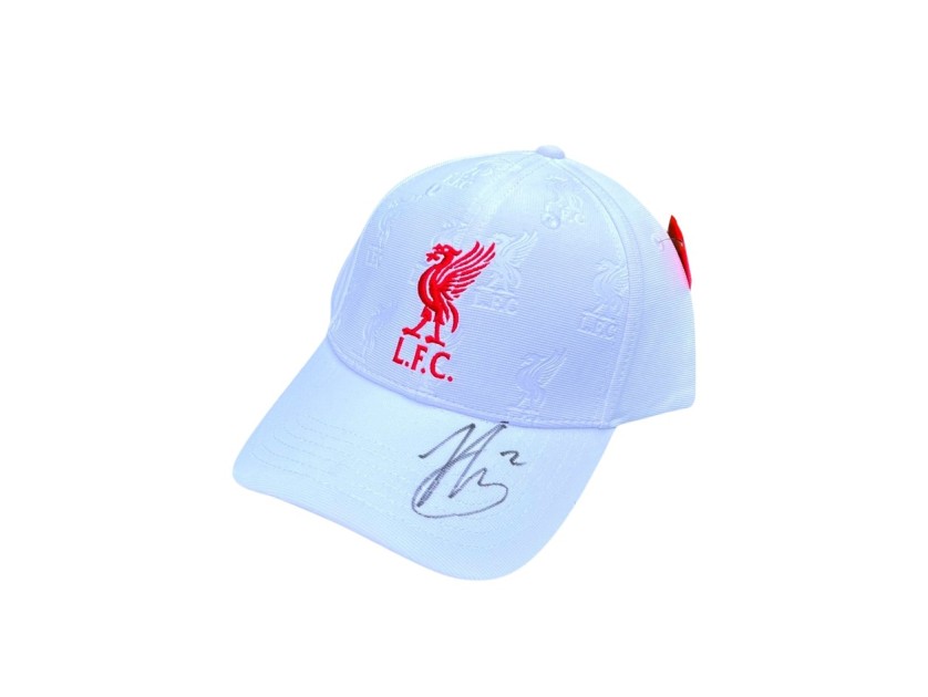 Il cappellino firmato da Joe Gomez per il Liverpool