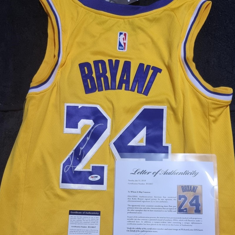 Kobe Bryant SIgned Los Angeles Shirt