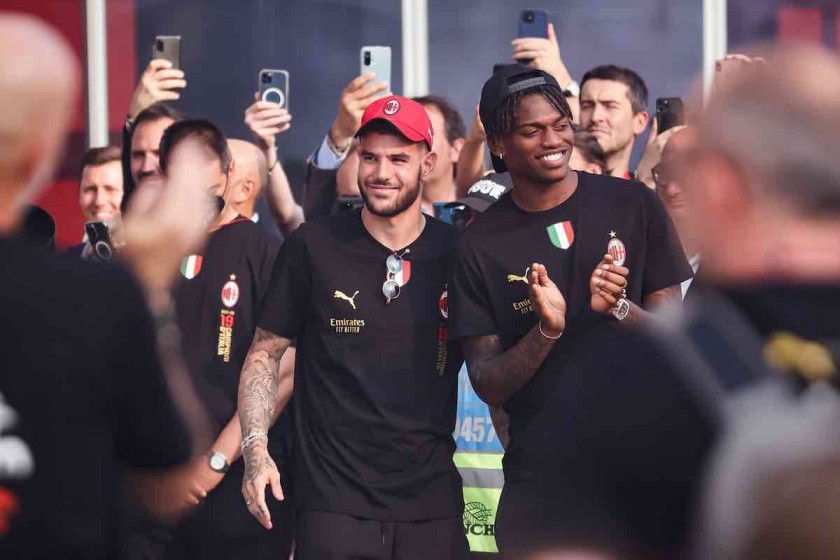 AC Milan Official T-shirt - Signed by Theo Hernandez