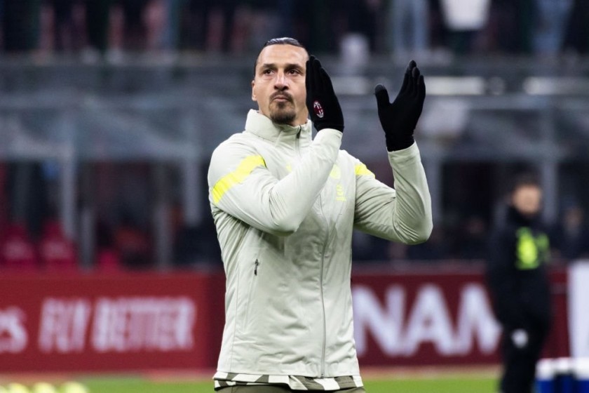 Pantaloncini ufficiali Ibrahimovic Milan, 2022/23 - Autografati