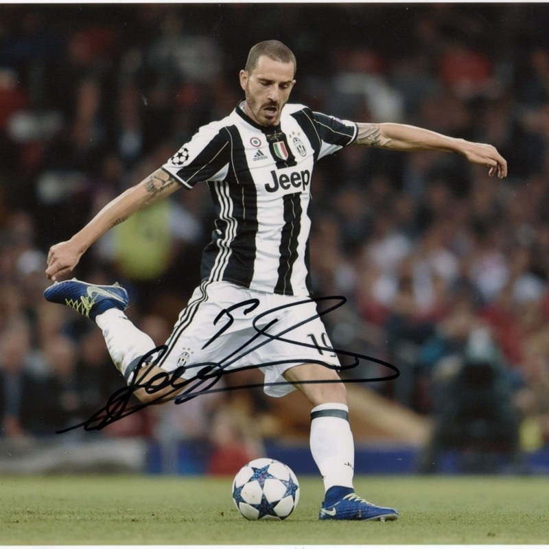 Leonardo Bonucci Signed Photograph