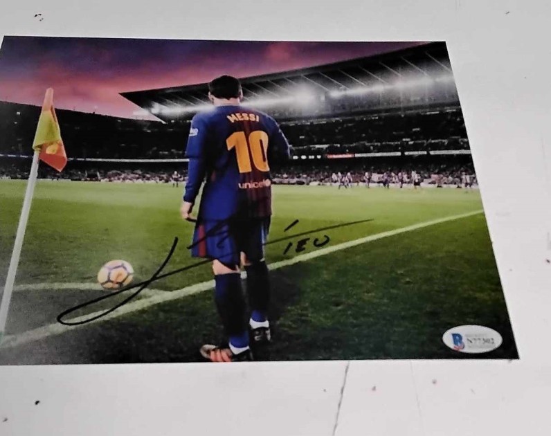 Photograph signed by Lionel Messi
