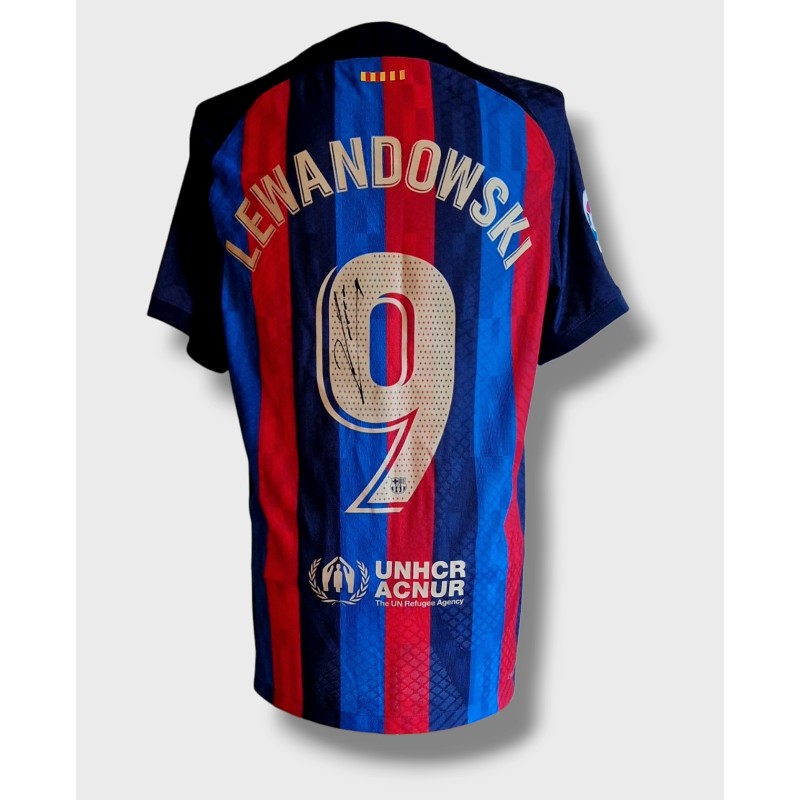 La maglia firmata da Lewandowski per il Barcellona 2022/23