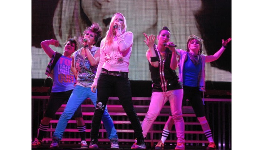 Avril’s Dancer Outfit: Blue Pants