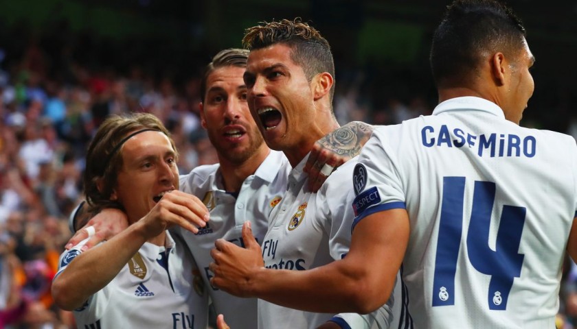 Maglia Ufficiale Real Madrid, 2016/17 - Autografata dalla Squadra