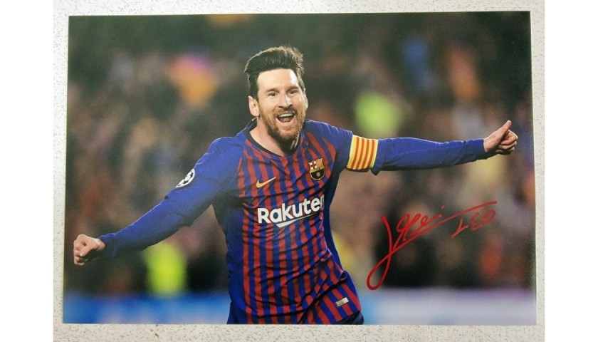 Lionel Messi Signed Photograph