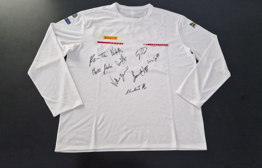Official Luna Rossa Shirt Signed by the Team
