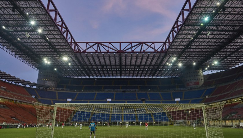 Become the FC Inter Striker and Play the San Siro CharityDerby #2 ...