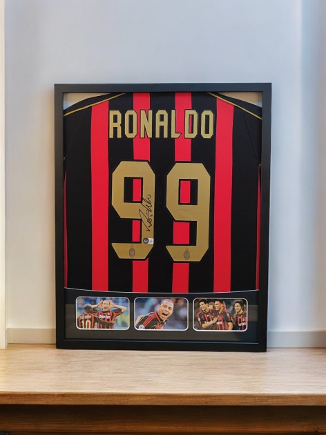 Maglia Milan di Ronaldo firmata e incorniciata