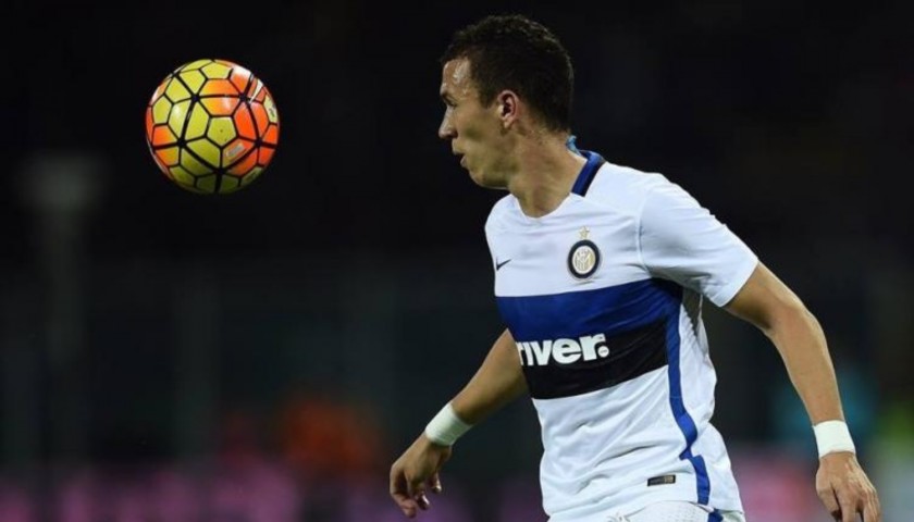Perisic's official Inter Signed Shirt, 2015/16