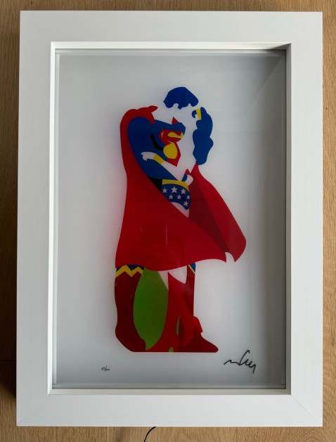 "Heroes in love (PVC)" by Marco Lodola