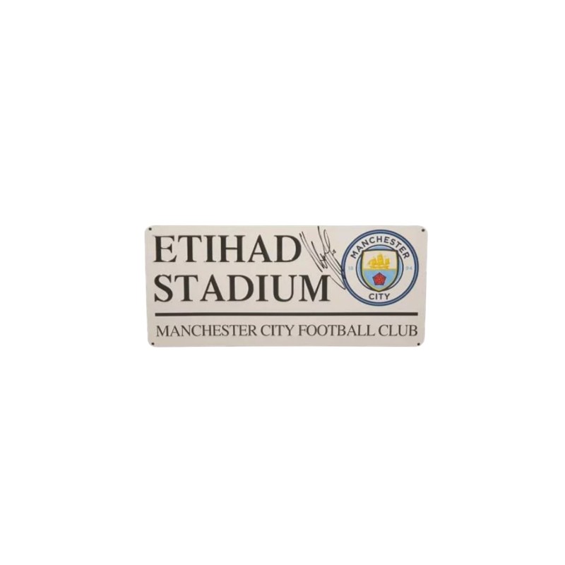 Insegna stradale "Etihad Stadium" autografata da Ilkay Gündoğan