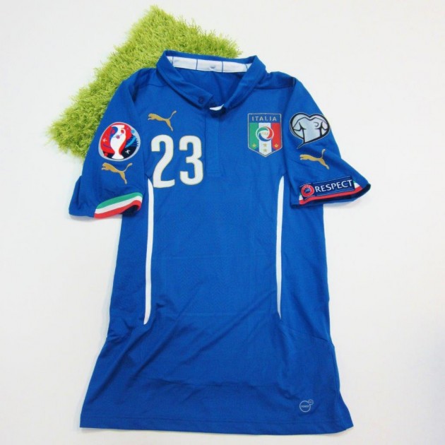 Pasqual match worn/issued shirt, Italy, Euro 2016 qualifications - signed, in Plexitube