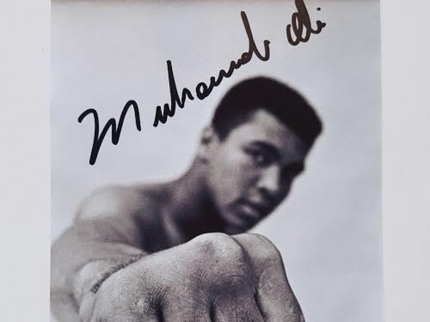Photo signed by the legend Muhammad Ali