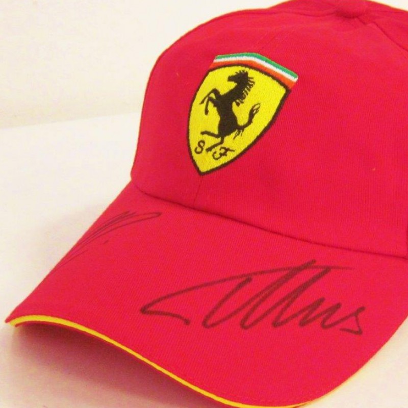 Cappellino Ferrari autografato da Alonso e Räikkönen