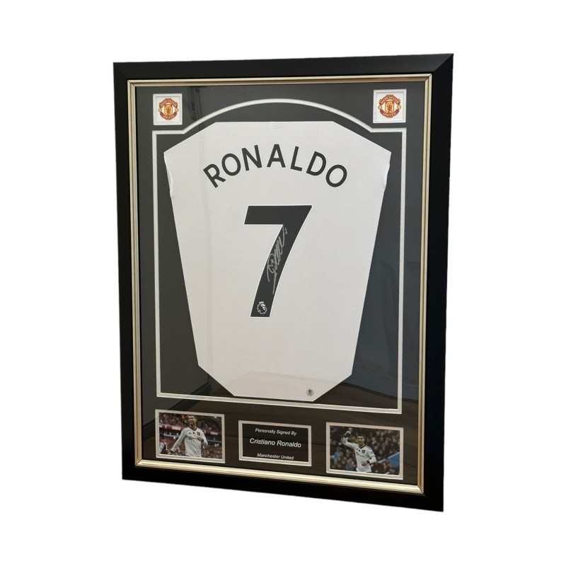 La maglia da trasferta firmata e incorniciata di Cristiano Ronaldo del Manchester United 2021/22