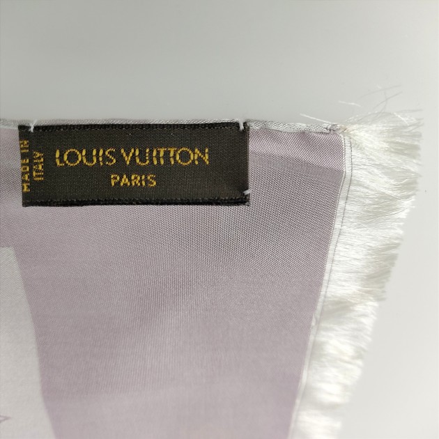 Sold at Auction: Louis Vuitton New Metallic Silver Scarf So