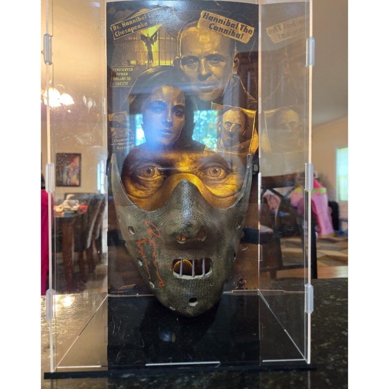 Maschera del Silenzio degli Innocenti in esposizione acrilica - Autografata da Anthony Hopkins