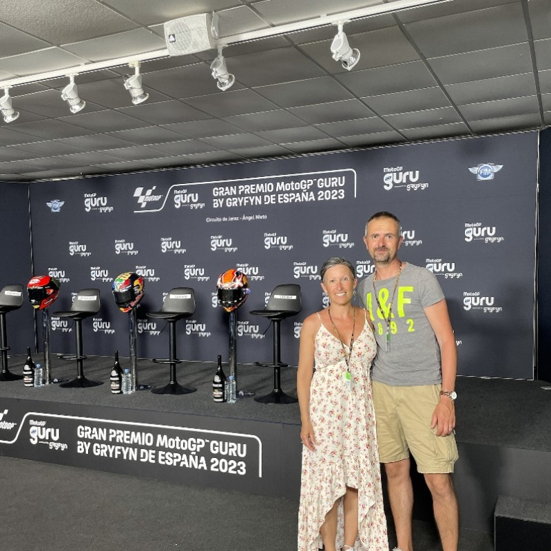 Esperienza di conferenza stampa post-gara della MotoGP™ per due persone a Jerez, Spagna. Più pass per il paddock nel fine settimana