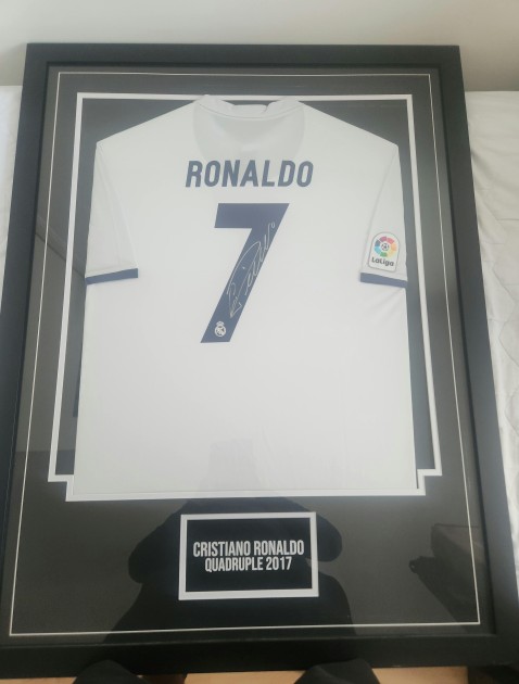 Maglia del Real Madrid 2016/17 di Cristiano Ronaldo firmata e incorniciata