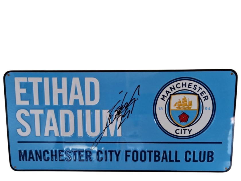 Cartello stradale del Manchester City firmato da Josko Gvardiol